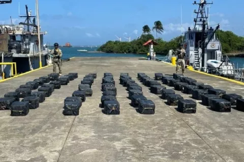 Senan incauta 1,975 paquetes de droga y caen 3 colombianos