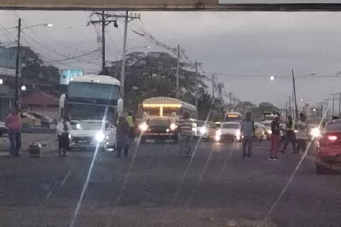 Sala de hemodiálisis en Colón sin aire acondicionado