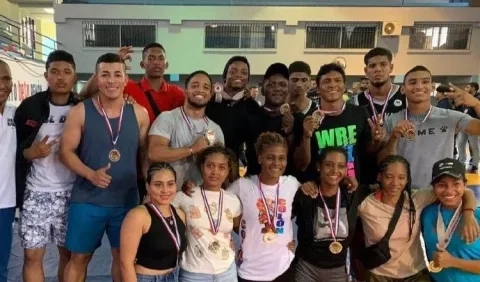 Colón resalta en los campeonatos nacionales de  lucha