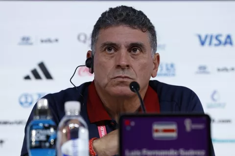 Costa Rica naufraga de nuevo entre dudas y críticas a Suárez