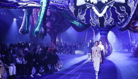 Dior convierte la pasarela en un cuento de hadas