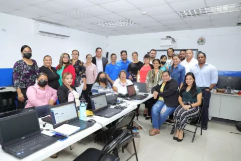 Inician capacitación a docentes en uso de la libreta digital