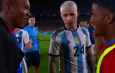 ¿Qué dijo Enzo de 'la pelea' de panameños por su camiseta?