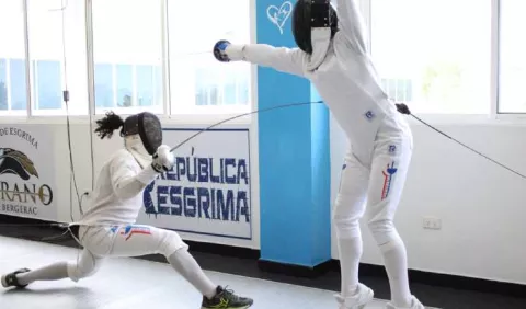 Torres y Aicardi destacan en Abierto de Esgrima