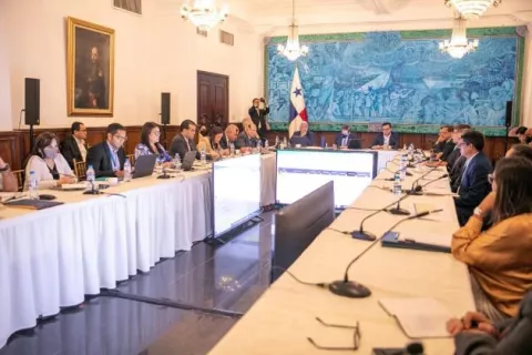 Gabinete analiza avances físicos y financieros de proyectos 