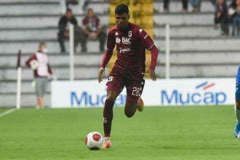Tico con sangre panameña, enfrenta a la Roja