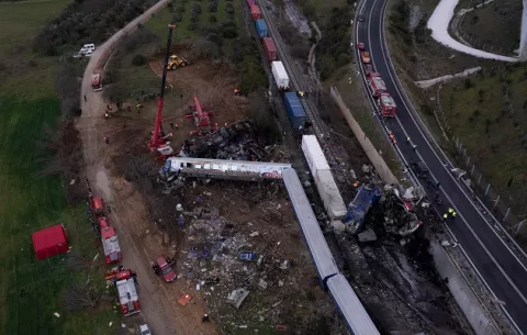 Decenas de muertos tras colisión de trenes en Grecia