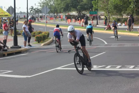 Andrés Arce y Fraga se ganan el Ironman 70.3 de Panamá