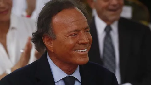 Julio Iglesias defiende a Isabel Preysler 