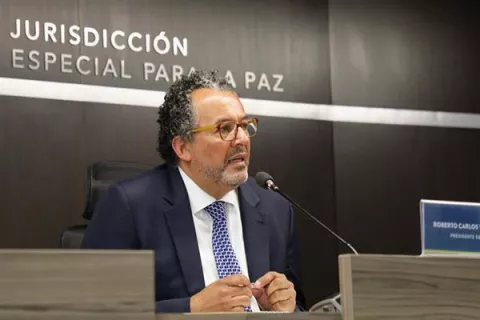 Imputan a 10 exmiembros de FARC por 14 crímenes de guerra