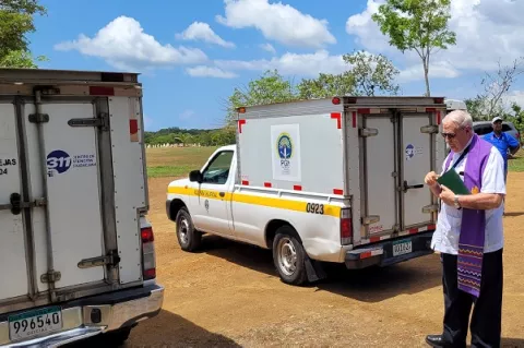 Realizan el entierro solemne de 13 víctimas no identificadas