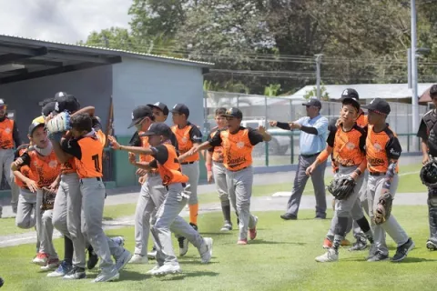 Coclé y Los Santos juegan la final del béisbol U12