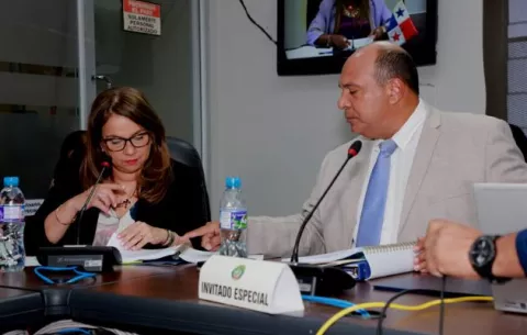 Asamblea aprueba millonario traslado de partida al Meduca