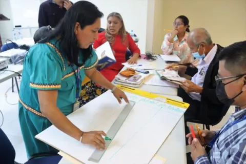Meduca y Unicef elaboran modelo intercultural bilingüe