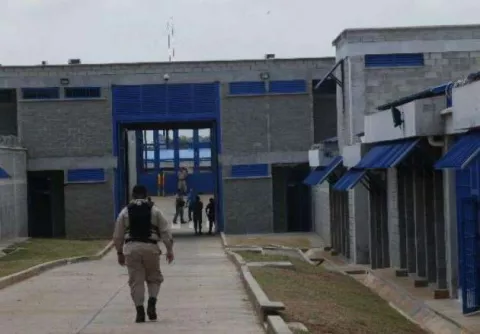 Mingob destituye a dos funcionarios de La Nueva Joya