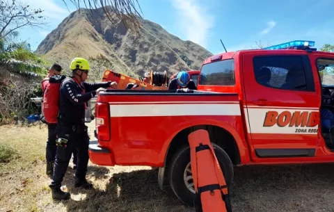 Mujer que hacía senderismo muere tras caer por una ladera