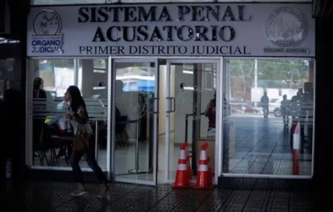 'Entierran' caso de niña violada y 'obligada' a ser madre