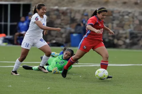 Panamá busca su pase a la final en torneo de la UNCAF