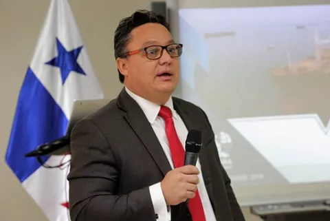 Rafael Cigarruista niega baratillo en el registro de barcos
