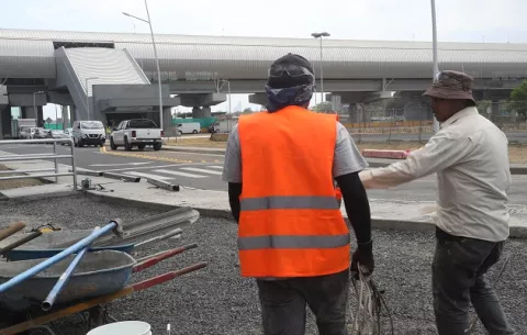 Comienza construcción de conexión peatonal del aeropuerto
