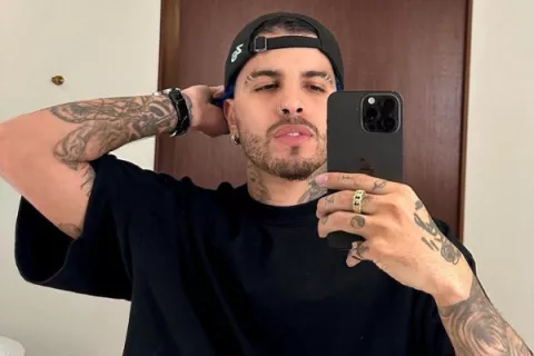 Rauw Alejandro se dislocó un hombro en un concierto