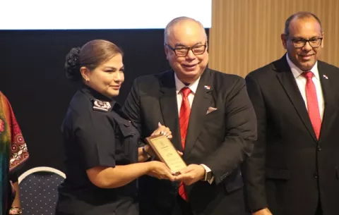 Elogian la labor de una comisionada de la Policía Nacional