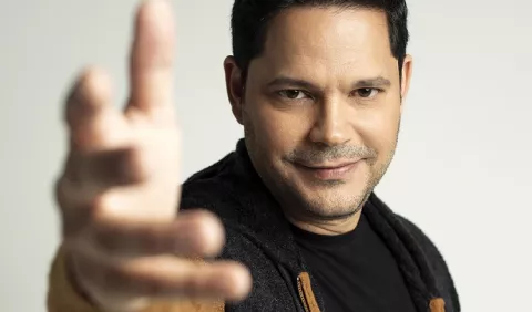 Rey Ruiz explora el formato de las grandes bandas