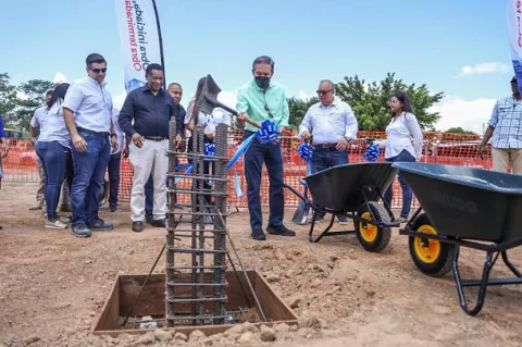 Comienza construcción de policlínica de San Antonio