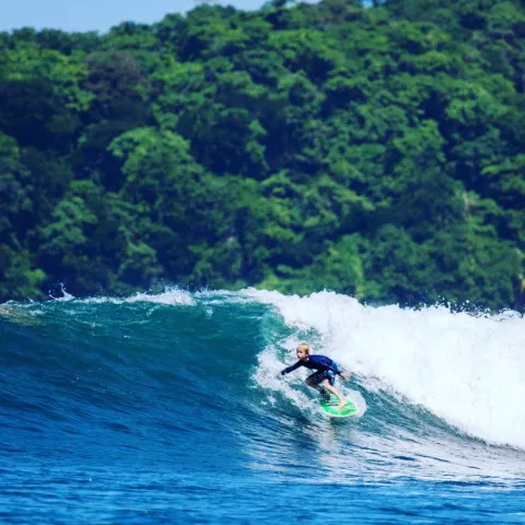 Surf infantil y juvenil en su segunda válida