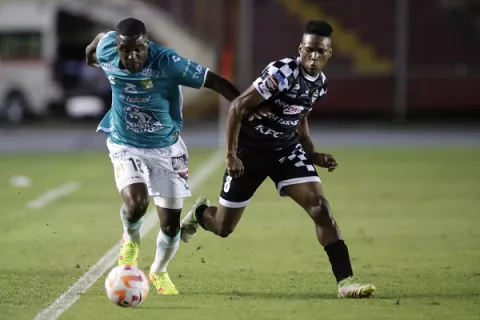 León toma ventaja ante Tauro en la Concachampions