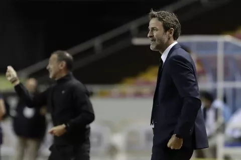 Christiansen pide humildad y tener los pies de plomo 