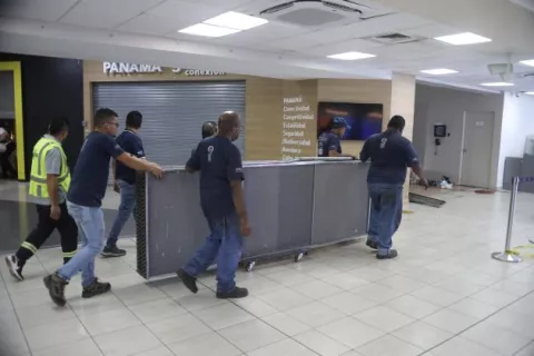 Realizan trabajos en aires acondicionados de la Terminal 1