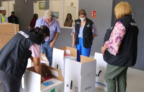 Llega un nuevo lote de 21,600 dosis de vacunas bivalentes