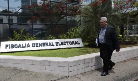 Denuncian a Marquínez por obstruir carrera electoral de Martinelli