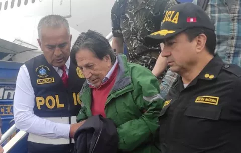 Alejandro Toledo llegó a Perú extraditado por Estados Unidos