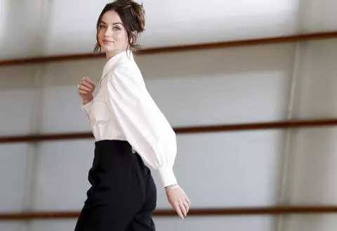 Ana de Armas empieza su monólogo de 'Saturday Night Live'