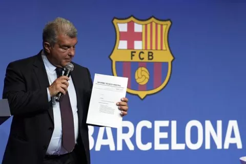 Laporta del Barcelona acusa de 'cinismo' al Real Madrid