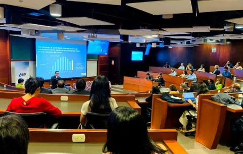 BID insta a A. Latina y el Caribe a reducir la deuda pública