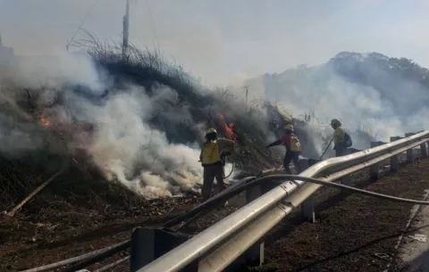 Bomberos advierten sobre aumento de incendios de herbazales