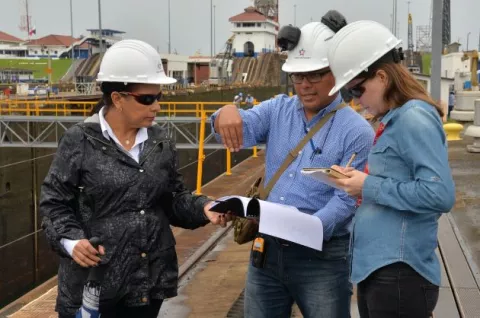 Canal de Panamá atiende 13,000 buques al año