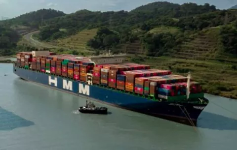 Canal de Panamá restringe calado de Neopanamax por sequía