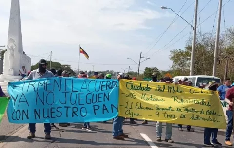  Trabajadores de Cerro Quema exigen renovar la concesión
