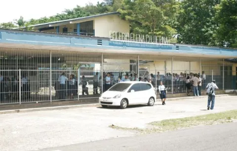  Estudiantes del Pinate iniciarán clases en Crystal Plaza