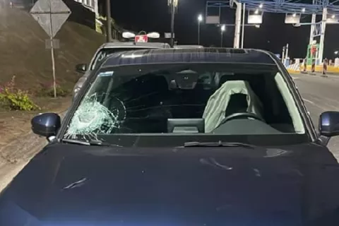 Investigan a menor por tirarle piedra a los autos en Colón