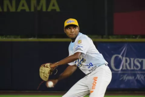 Colón jugará la pelota chica ante Los Santos en serie final