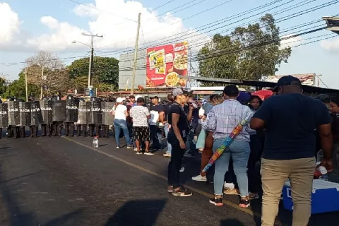 Residentes de Costa Oeste de La Chorrera exigen agua potable