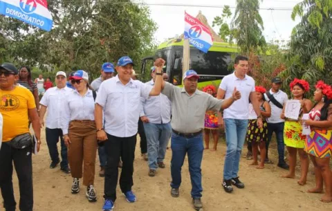 Adames visita Ipetí- Emberá; no hay agua ni educación