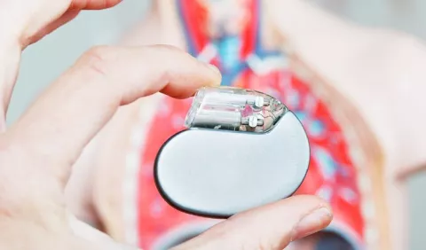 Dispositivos cardíacos y la carga de autos eléctricos 