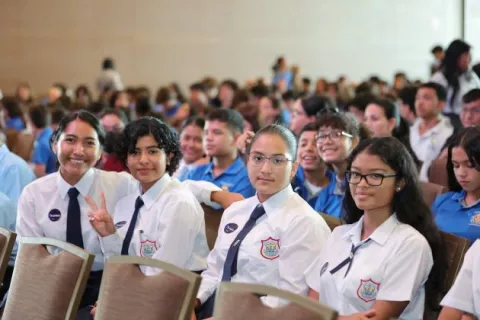 Impulsan formación de estudiantes en liderazgo 