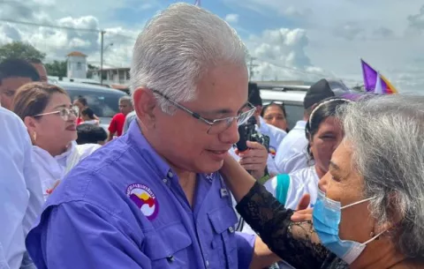   José Blandón oficializa su precandidatura presidencial